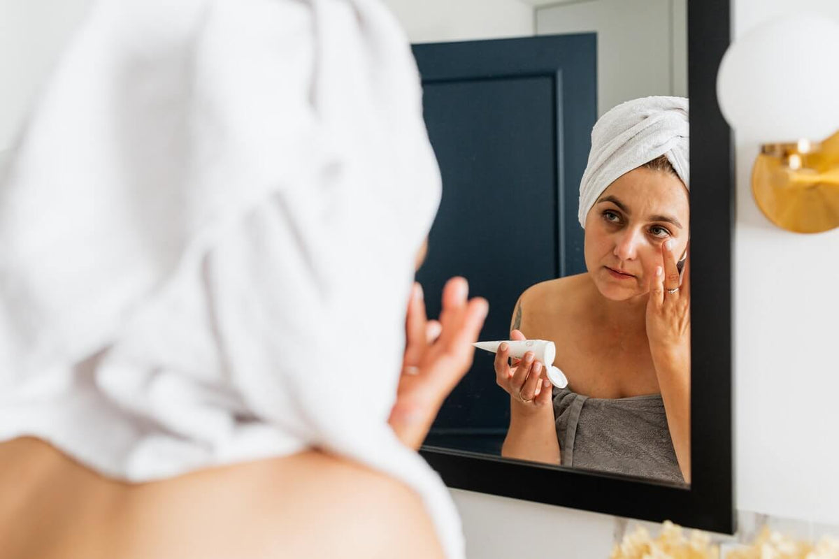 Rutina de îngrijire a tenului – la ce să fii atentă?